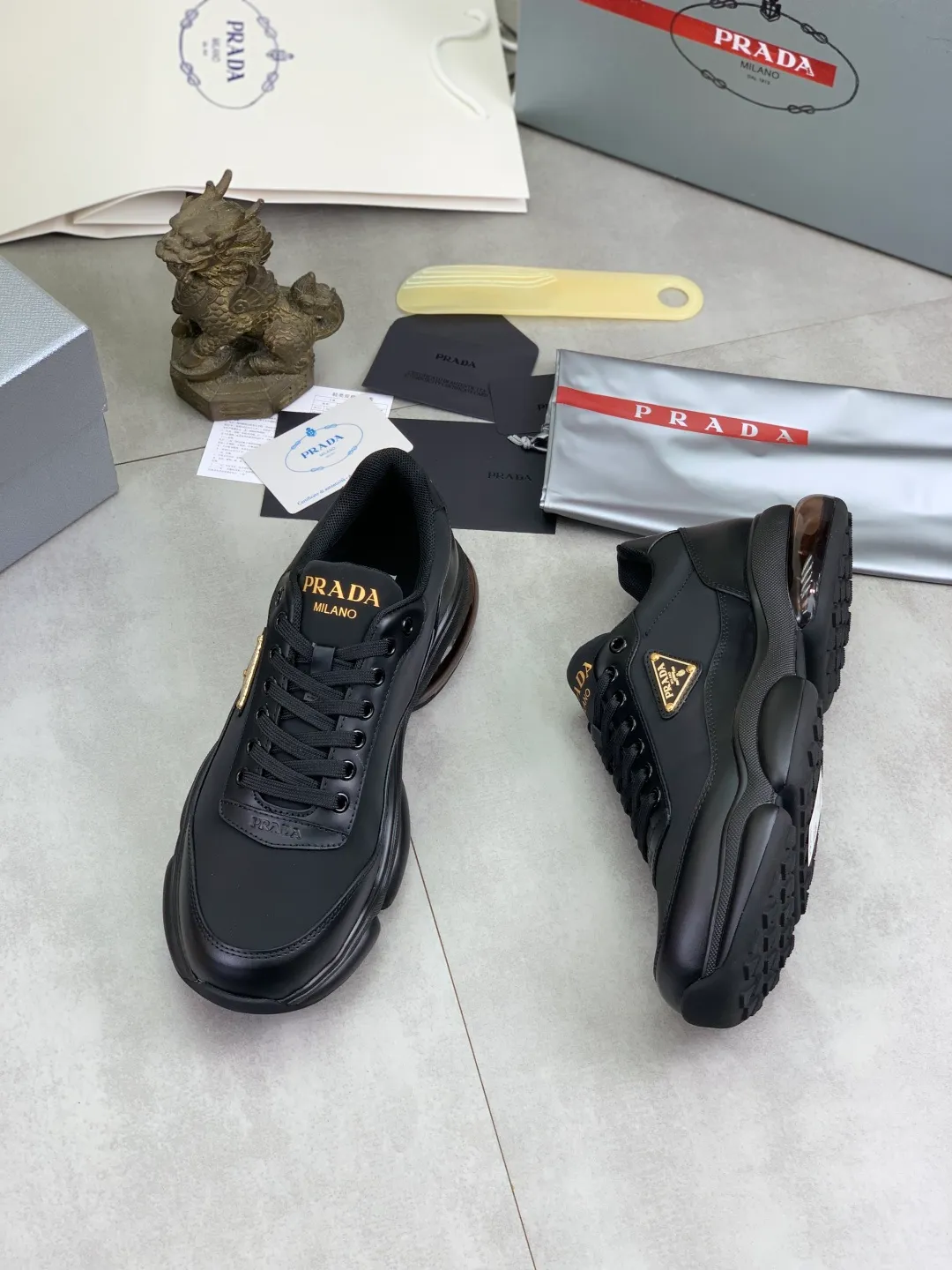 Men's men's shoes 💰P640 💰【New model】Top quality, new popular model on the official website, it will not go out of style for a hundred years, 🆘 The trendy brand (Prada) mainly promotes popular models, avant-garde and versatile fashionable men's shoes, private version molding, cowhide surface splicing 1:1 oil edge processing... fashionable and simple, original imported cowhide interior cowhide feet; the atmosphere and personality are more fashionable, eye-catching and pursuing class. It will subvert old ideas and be a must-have for fashionistas who want to spend time with you! Must keep it! High-end comfort, high-end quality workmanship. Size: 38-45 Various colors available. full package